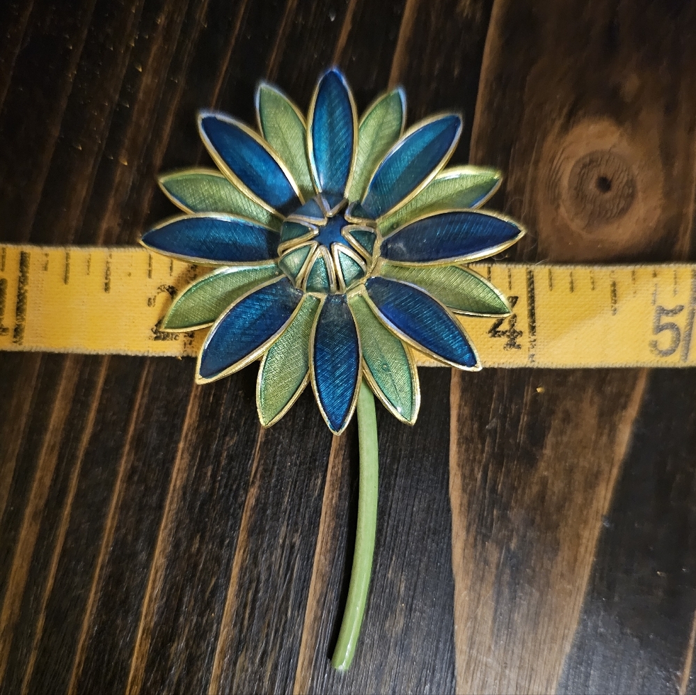 Flower Pin Bundle - Picture 10 of 12